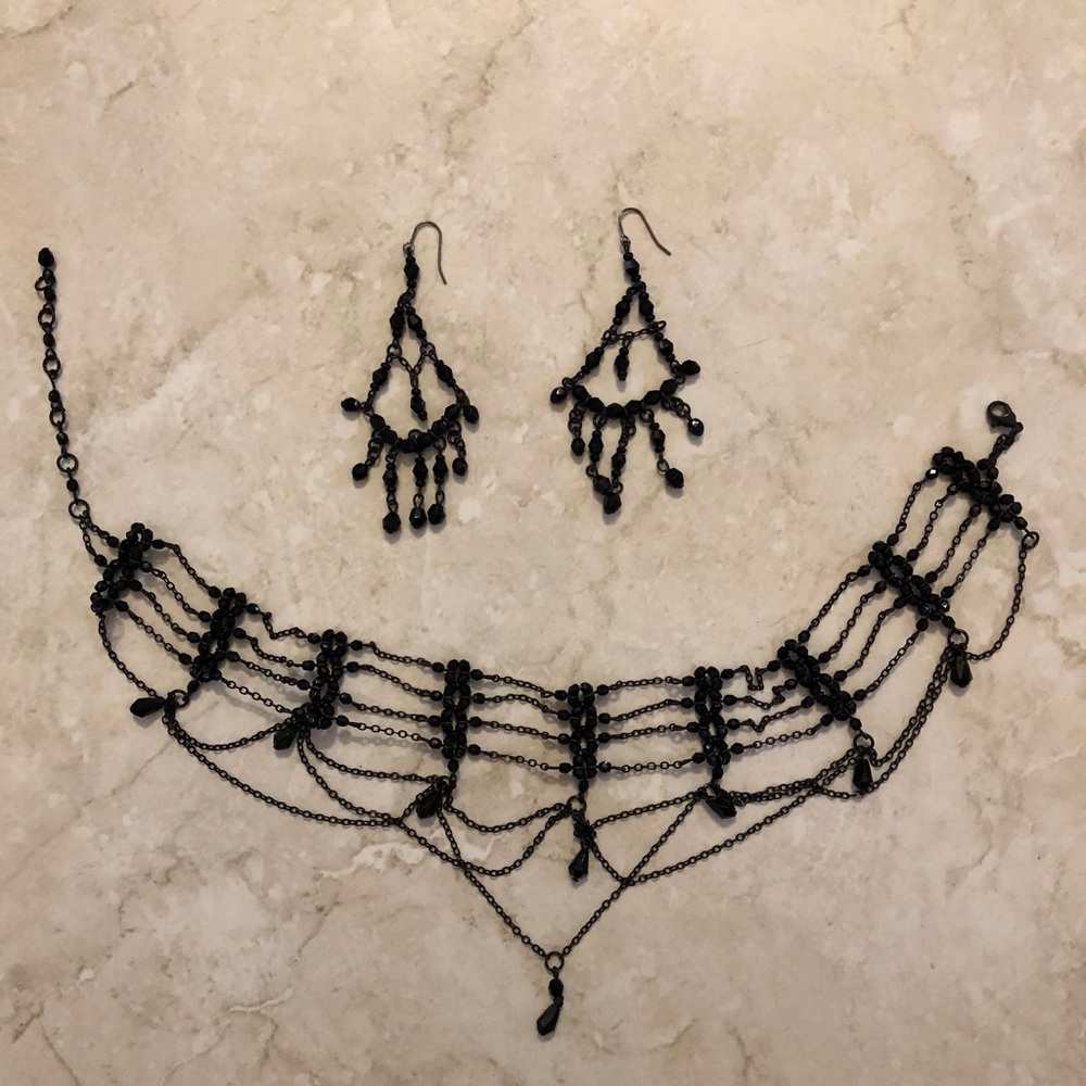 Cache choker necklace and earrings